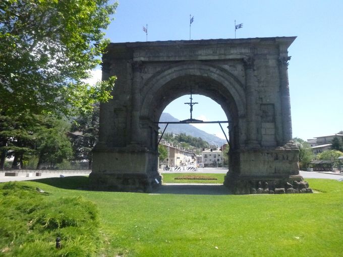 l'Arco d'Augusto ( sacré Auguste) 