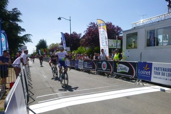Emilien Jeannière (Vendée U) a remporté, la première étape du Tour du Loiret-Souvenir Roland Gruber (Élite Nationale),  Il a devancé Kévin Avoine (CC Nogent-sur-Oise) et Clément Jolibert (GSC Blagnac Vélo Sport 31).